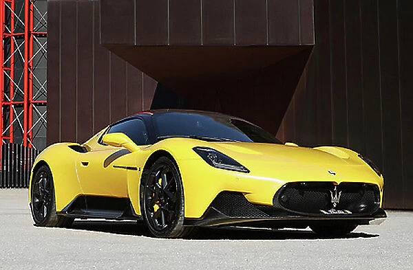 Maserati MC20 2022 Yellow and black