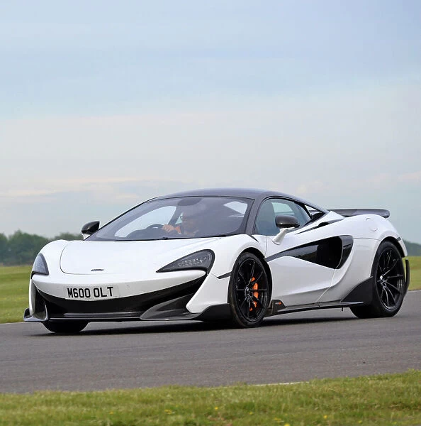 McLaren 600LT 2018 White & black