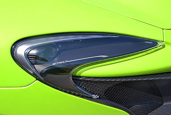 McLaren 675LT Spider 2016 Green light metallic
