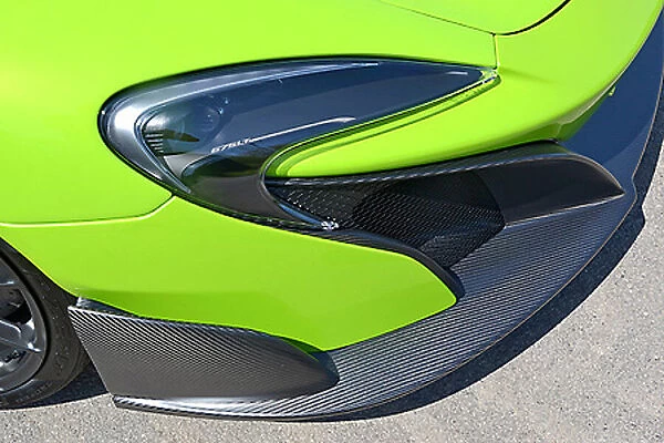 McLaren 675LT Spider 2016 Green light metallic