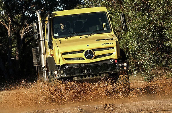 Mercedes Unimog (truck) 2020 Yellow