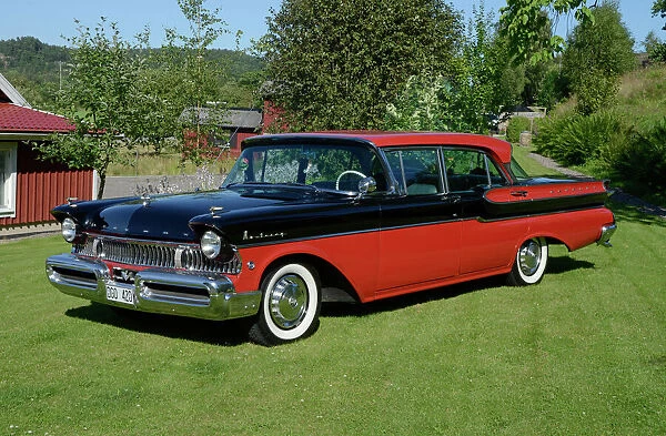Mercury Monterey 4-door Sedan, 1957, Red, & black