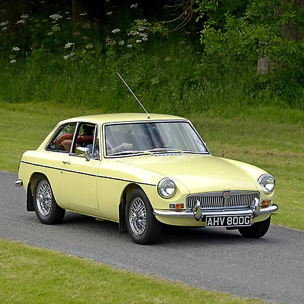 MG MGB GT 1968 Yellow