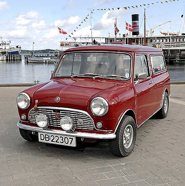 Mini Austin Mini Seven Estate (Danish market) 1973 Red