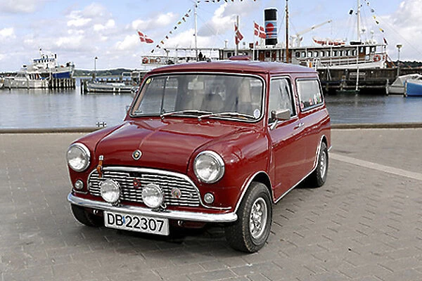 Mini Austin Mini Seven Estate (Danish market) 1973 Red