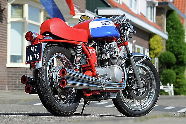 MV Agusta 750S 1975 Red white and blue