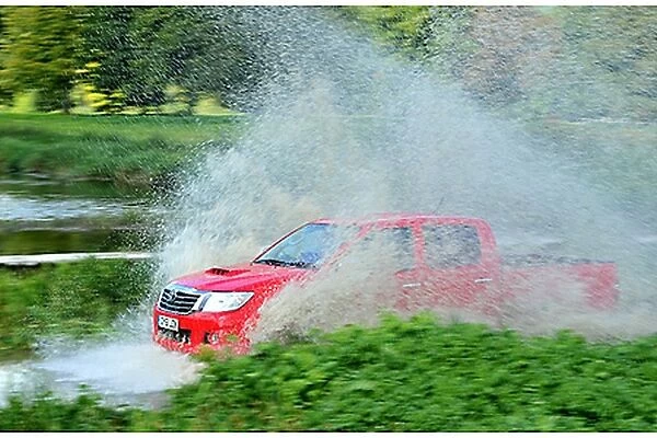 Toyota Hilux, 2011, Red