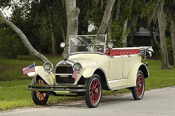 Velie Touring Sedan, 1917, White