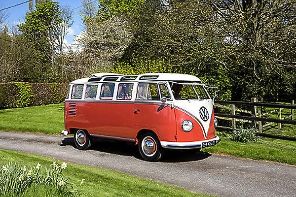 Volkswagen VW Classic Camper van (split-screen, 21-window Samba Bus), 1960, Orange