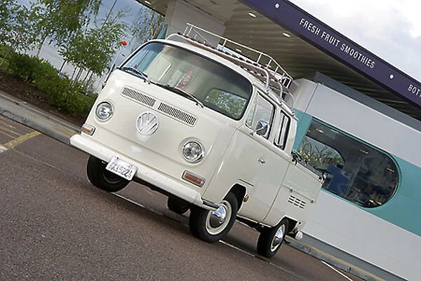 VW Volkswagen Bay Window Crew Cab, 1968, White