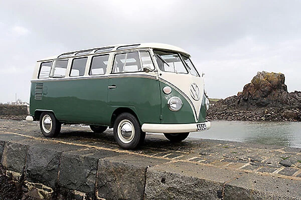 VW Volkswagen Classic Camper (bus), 1968, Green, & white