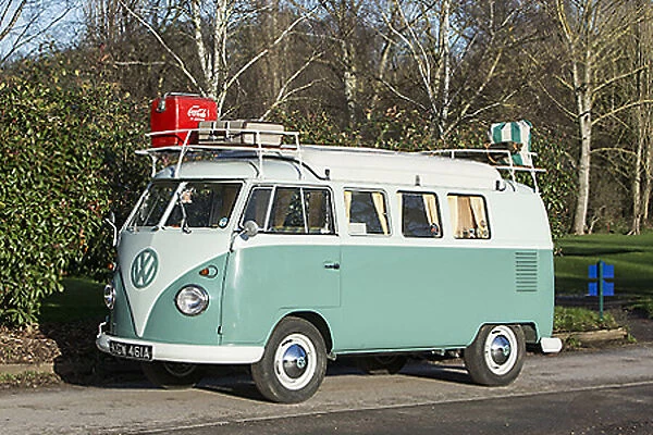 VW Volkswagen Classic Camper (split-screen) 1963 Green & white