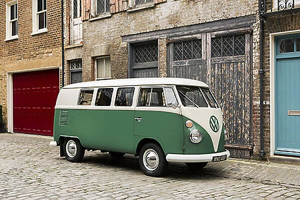 VW Volkswagen Classic Camper (split-screen) 1967 Green & white