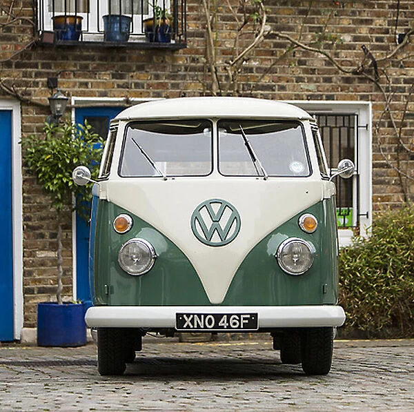 VW Volkswagen Classic Camper (split-screen) 1967 Green & white
