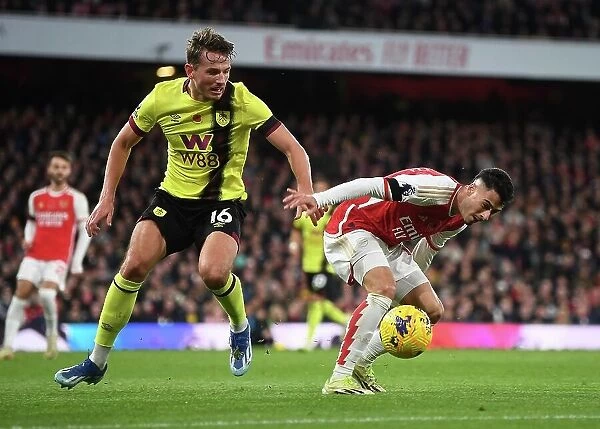 Arsenal vs Burnley: Gabriel Martinelli vs Sander Berge Battle in the Premier League (2023-24)