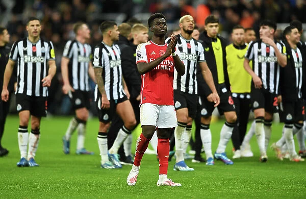 Bukayo Saka Applauds Fans After Arsenal's Defeat at Newcastle United (Newcastle United vs Arsenal 2023-24)