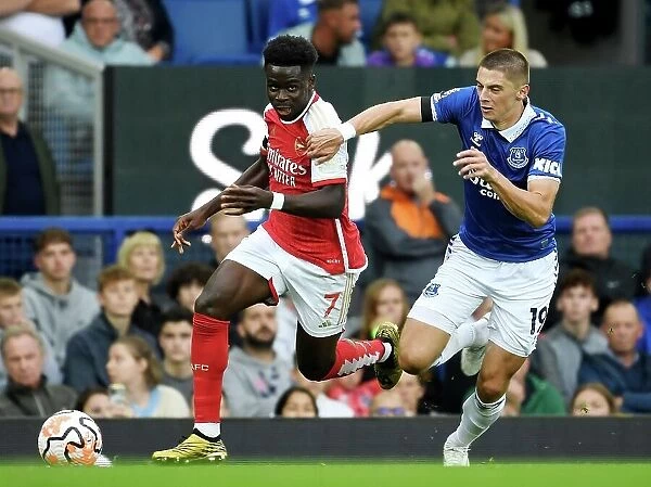 Bukayo Saka vs Vitaliy Mykolenko: Intense Battle at Goodison Park - Everton vs Arsenal, Premier League 2023-24