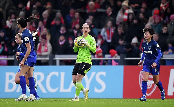 Manuela Zinsberger in Action: Arsenal Women's Super League Match vs. West Ham United, 2023-24