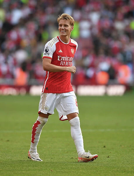 Martin Odegaard's Thrilling Victory Celebration: Arsenal's Triumph Over Manchester United (2023-24 Premier League)