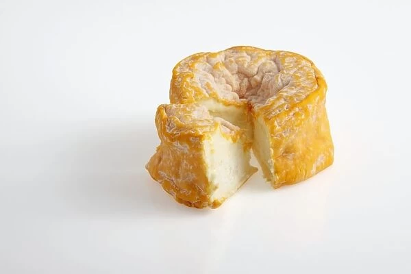 Round and slice of French Langres AOC cowA