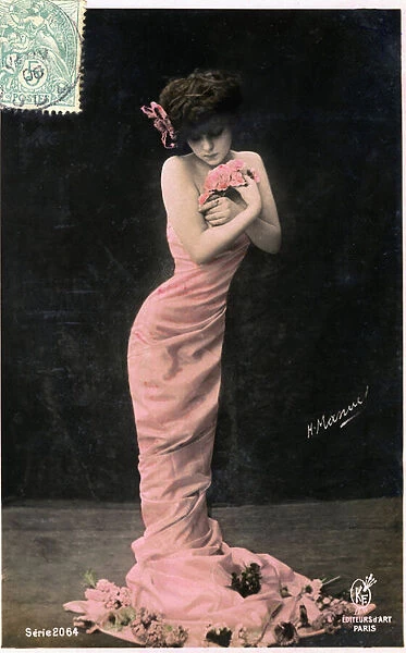 Female ideal around 1900: young beauty with a very thin silhouette, postcard. (photo)