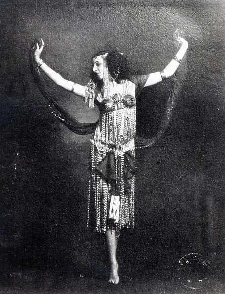 Ida Rubinstein in the role of Salome (b  /  w photo)