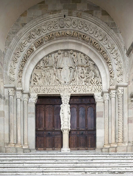 The Last Judgement, Central portal of the Saint-Lazare Cathedral, Autun, France, 12th century (photo)