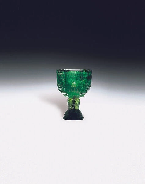 Mughal wine cup, period of Jahangir, 1605-27 (emerald, gold & enamel) (see also 779491