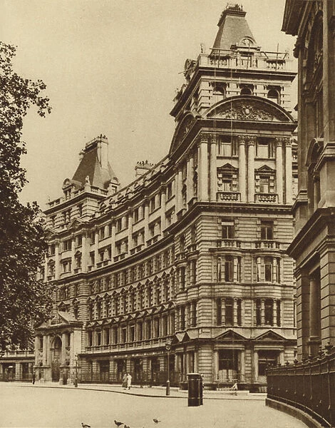 Salisbury House, Finsbury Circus, palatial business premises in the City of London (b  /  w photo)