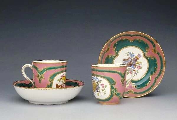 Pair of Cups and Saucers (gobelets Calabre et soucoupes)