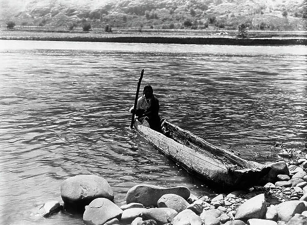 Nez Percé canoe, c1910. Creator: Edward Sheriff Curtis