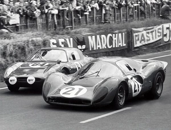 1967 Le Mans 24 hours: Ludovico Scarfiotti  /  Michael Parkes, 2nd position passes Marcel Martin  /  Jean Mesange, 16th position, action