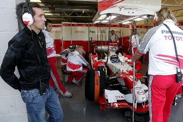 F1 Testing: Franck Montagny Toyota watches Olivier Panis Toyota TF106