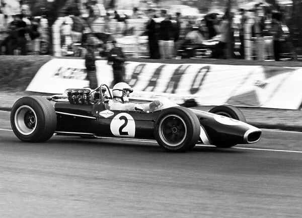 Mexico City, Mexico. 22 October 1967: Denny Hulme, Brabham BT24-Repco, 3rd position, action