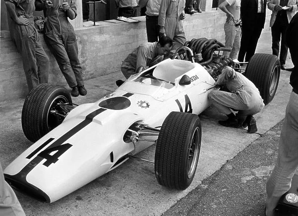 Monza, Italy. 10 September 1967: John Surtees, Honda RA300, 1st position, in the pitlane, mechanics
