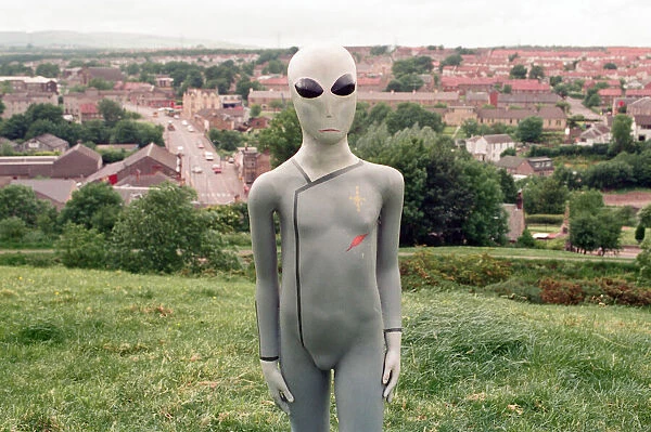 Aliens in Bonnybridge, Scotland for a UFO conference. 29th June 1994