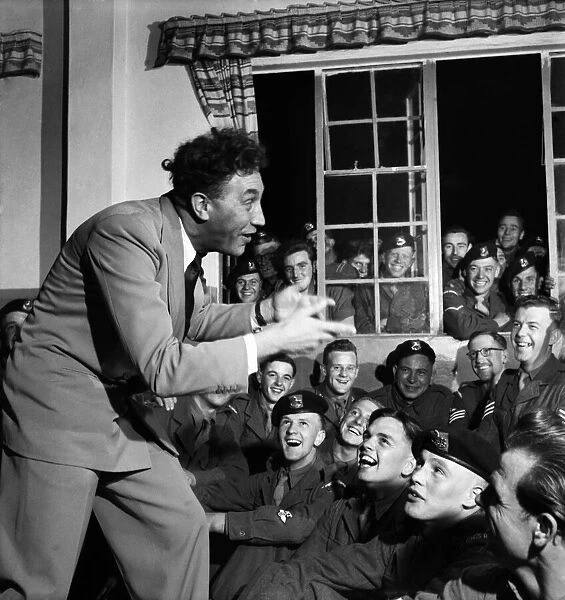 Frankie Howerd entertaining troops leaving for Korea. June 1952 C2824
