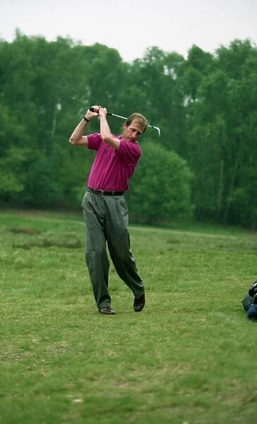 Gordon Cowans, Aston Villa footballer and keen golfer. 12th May, 1994