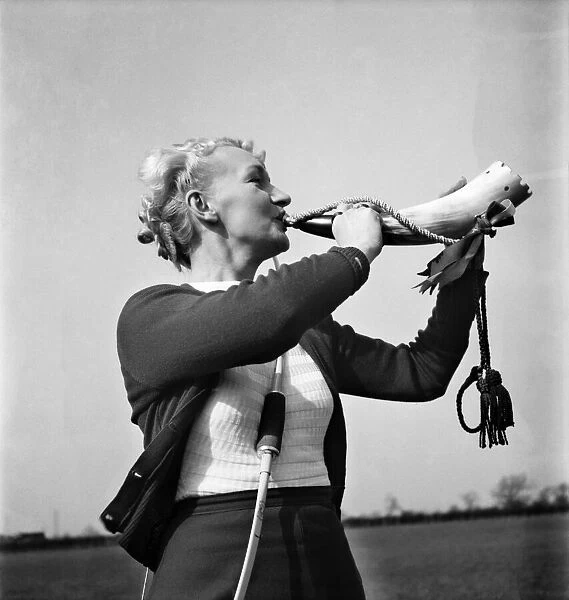 Mrs. Florence Suthers of the North Cheshire Bowmen blowing the foresters horn which was