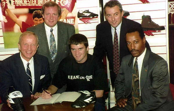 Roy Keane signs a 3 year sponsorship deal (with Hi-Tec?
