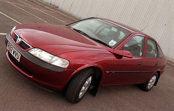 Vauxhall Vectra 1. 8 LS April 1998