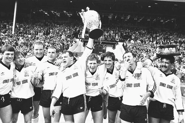 The Widnes team celebrate after their 19 - 6 victory over Wigan in the Rugby League Cup