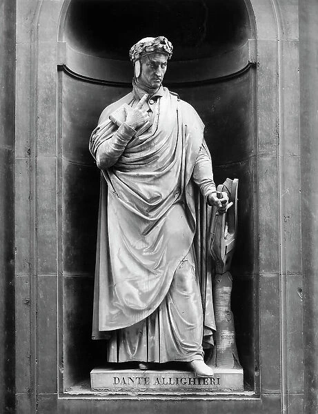 Dante Alighieri, statue by Paolo Emilio Demi, located in a niche of the portico in the Piazzale degli Uffizi, Florence