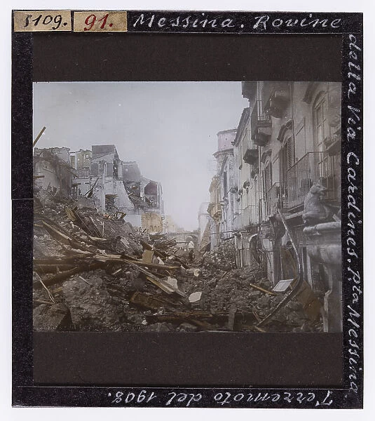 Sicilian-calabro earthquake of 28 December 1908: via Carines and Porta Imperiale in Messina destroyed by the earthquake