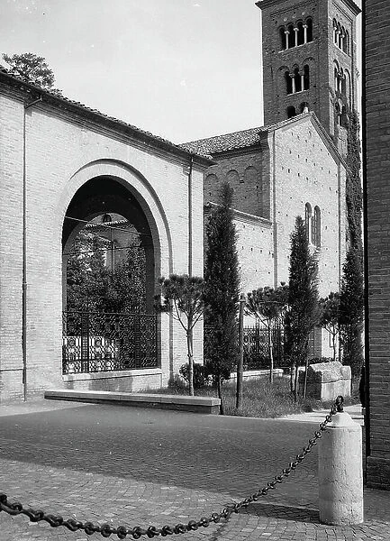 View of Braccioforte's grave adjacent to the San Francesco Basilica, Ravenna