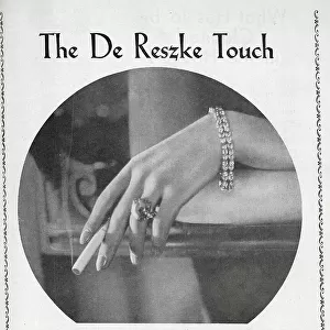 Advert for De Reszke Minors, a range of cigarettes smaller than their standard Americans range. Date: 1932