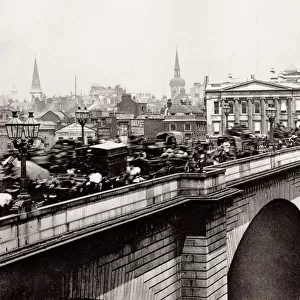 London bridge crowded with horses and carriages