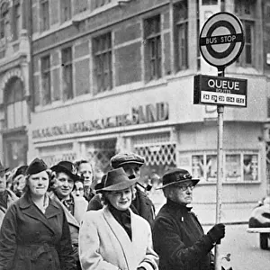Moveable bus stop arrives in London, WWII