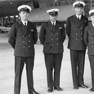 The officers which left Canada aboard the R100