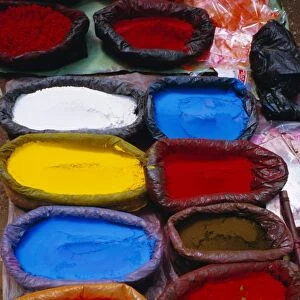 Brightly coloured powder for offerings